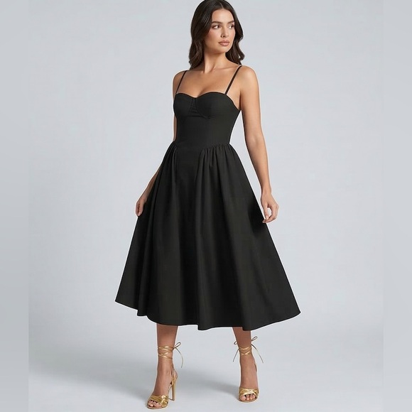 Elegant Corset-Style Midi Dress in Midnight Black - Picture 3 of 10